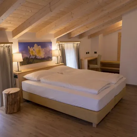 Agritur Piccolo Fiore B&B Taio Exterior photo